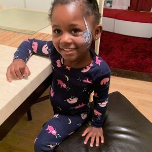 Meet your Posher, Mona